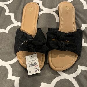 Women’s size 10 Cato double tie knot flat sandal